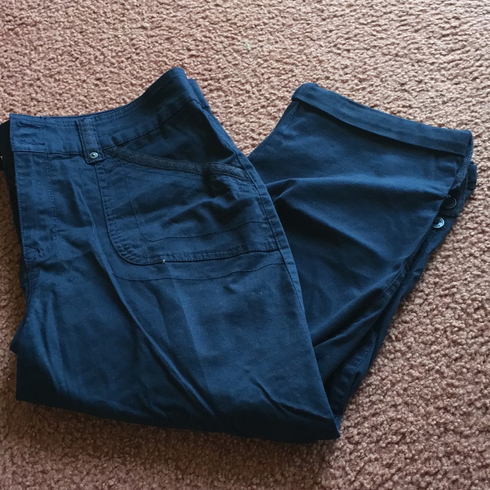 Navy blue Gloria Vanderbilt slimming capris
